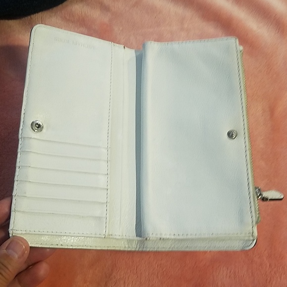 Michael Kors off white studded silver studswallet - Picture 3 of 6